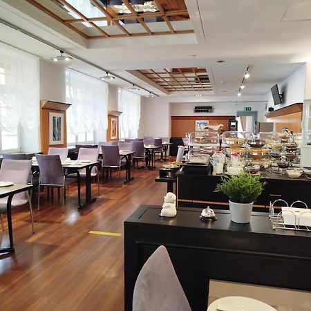 Hotel Schwert ราชตัทท์ ภายนอก รูปภาพ