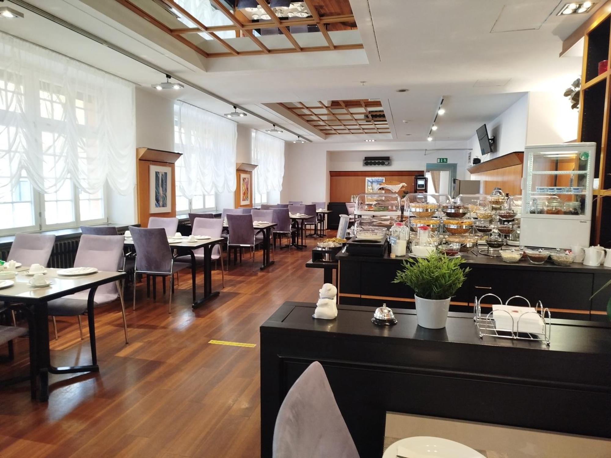 Hotel Schwert ราชตัทท์ ภายนอก รูปภาพ