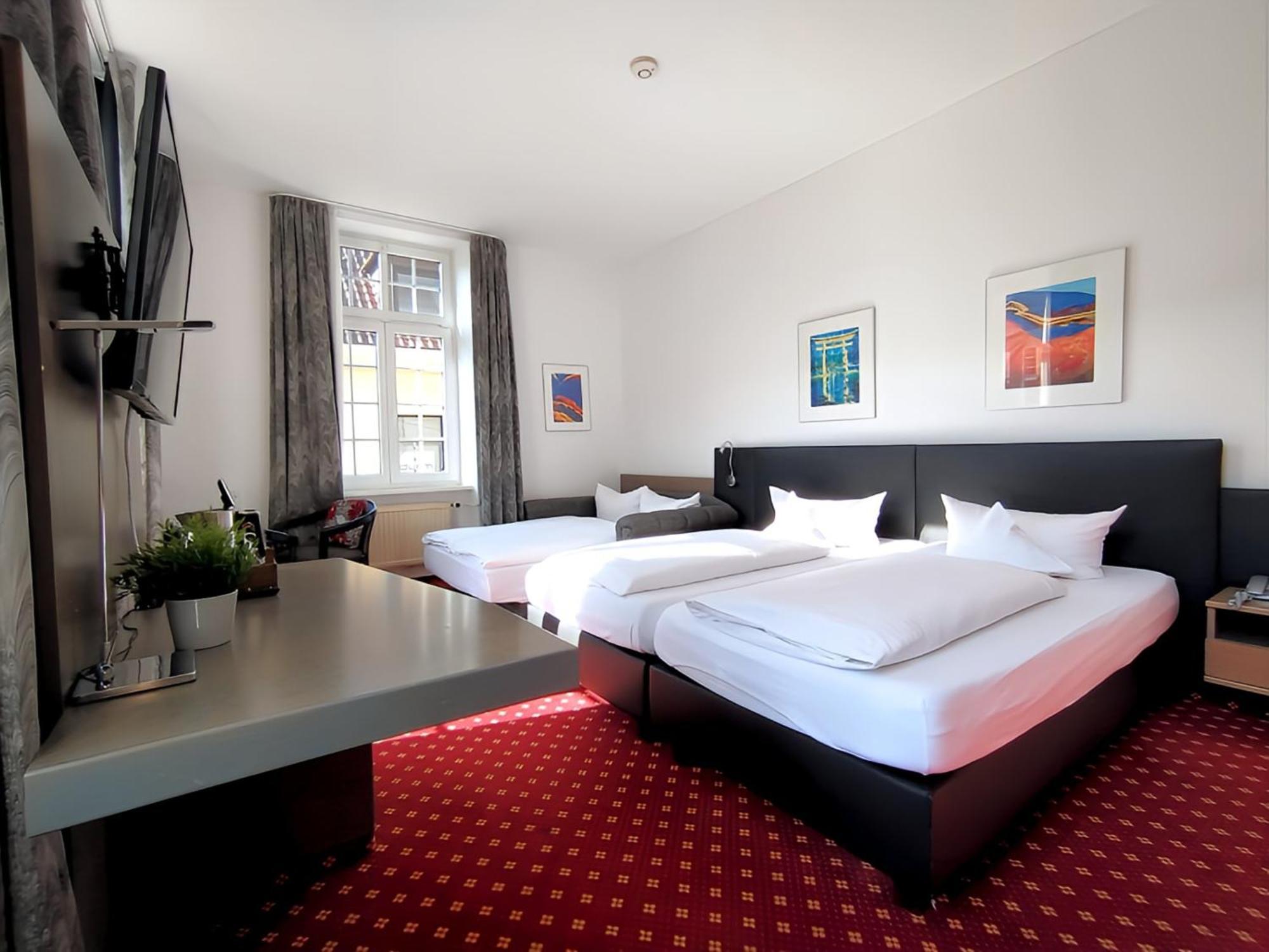 Hotel Schwert ราชตัทท์ ภายนอก รูปภาพ