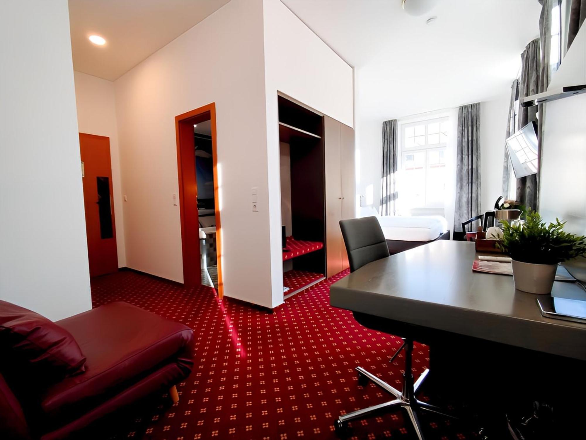 Hotel Schwert ราชตัทท์ ภายนอก รูปภาพ