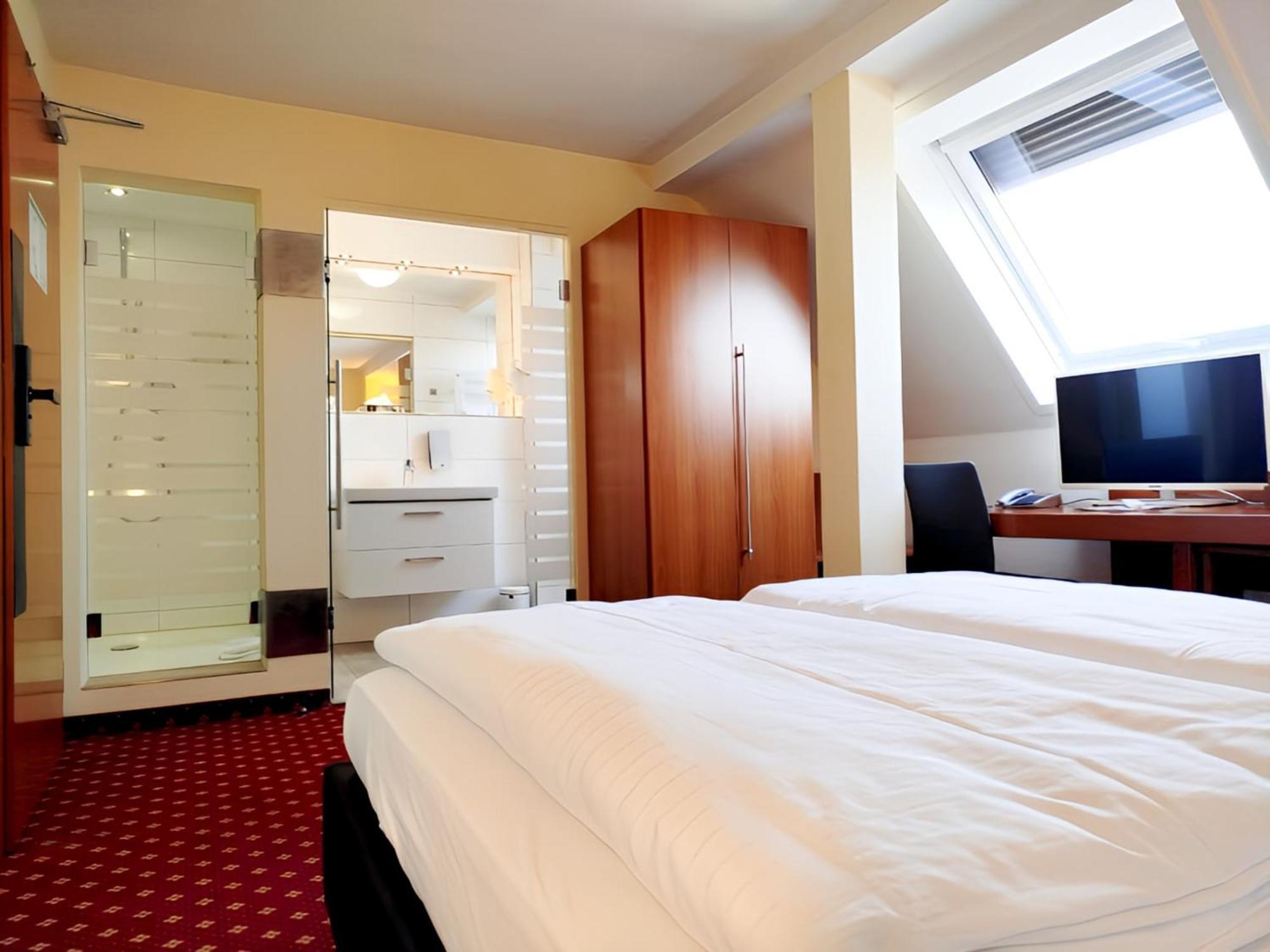 Hotel Schwert ราชตัทท์ ภายนอก รูปภาพ