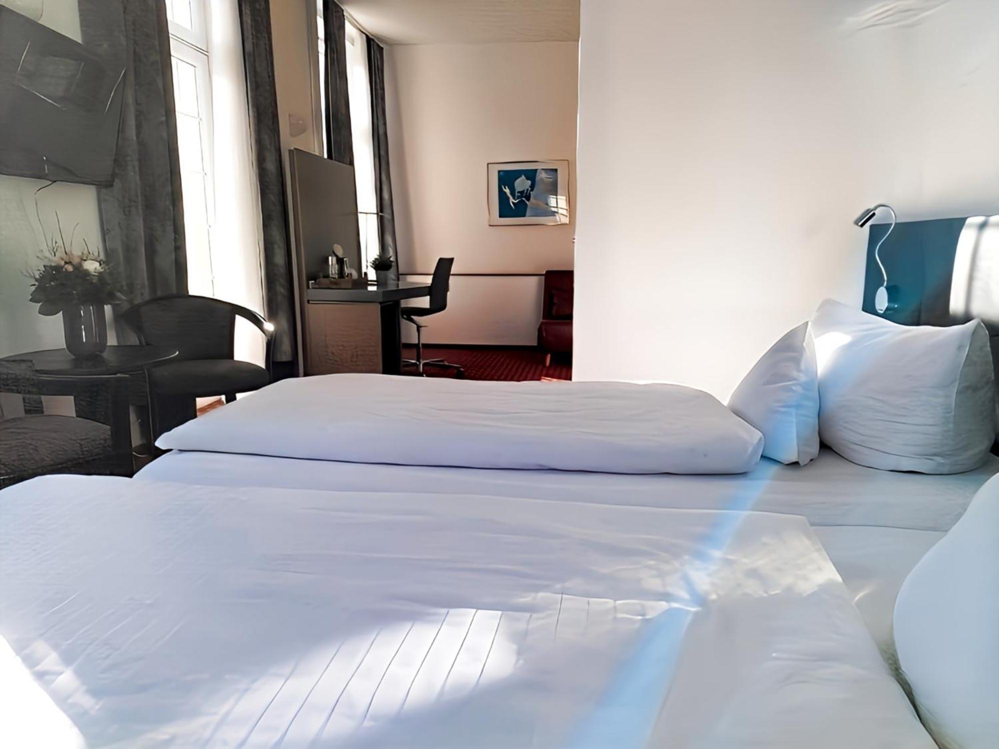 Hotel Schwert ราชตัทท์ ภายนอก รูปภาพ