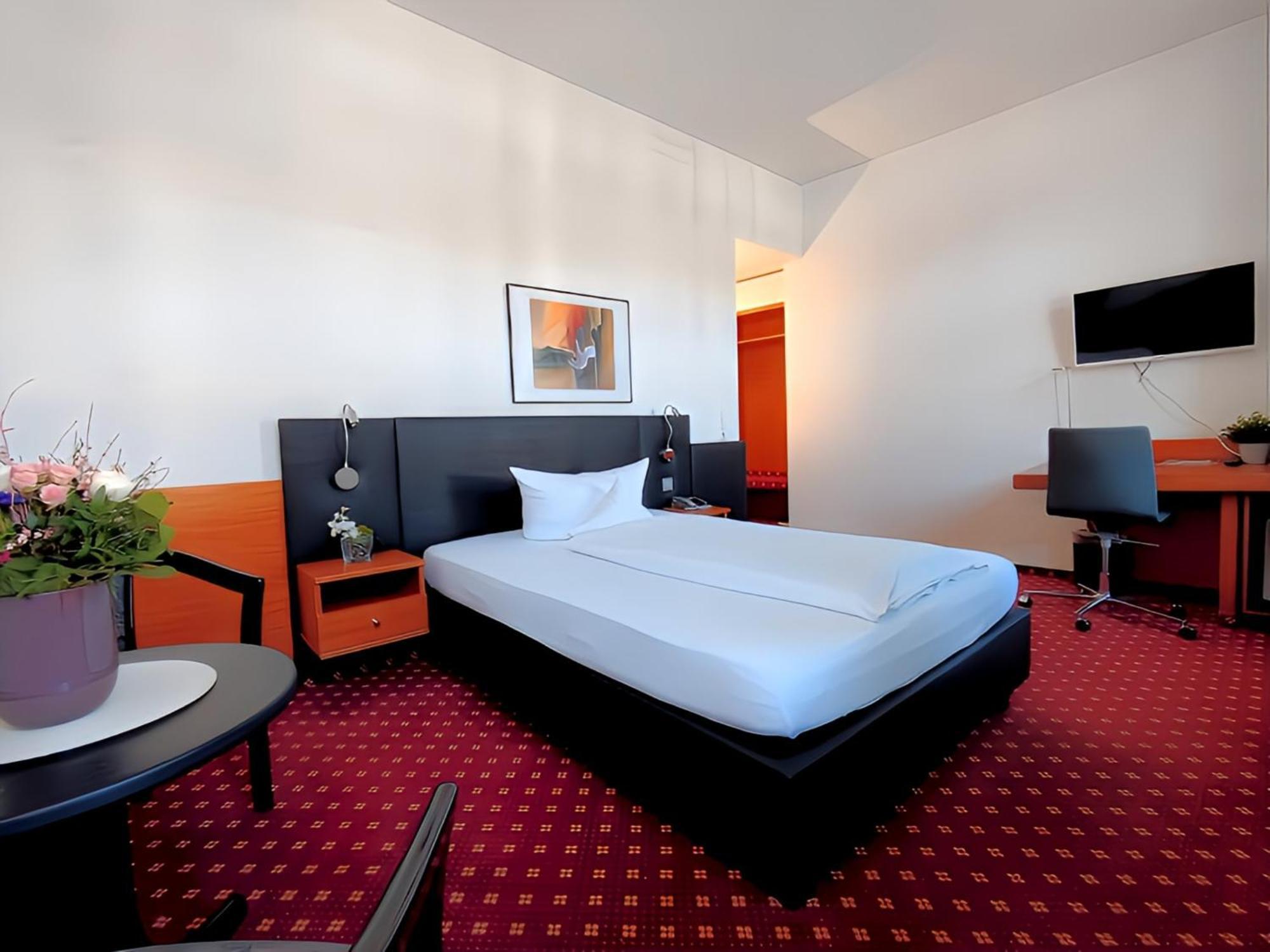Hotel Schwert ราชตัทท์ ภายนอก รูปภาพ