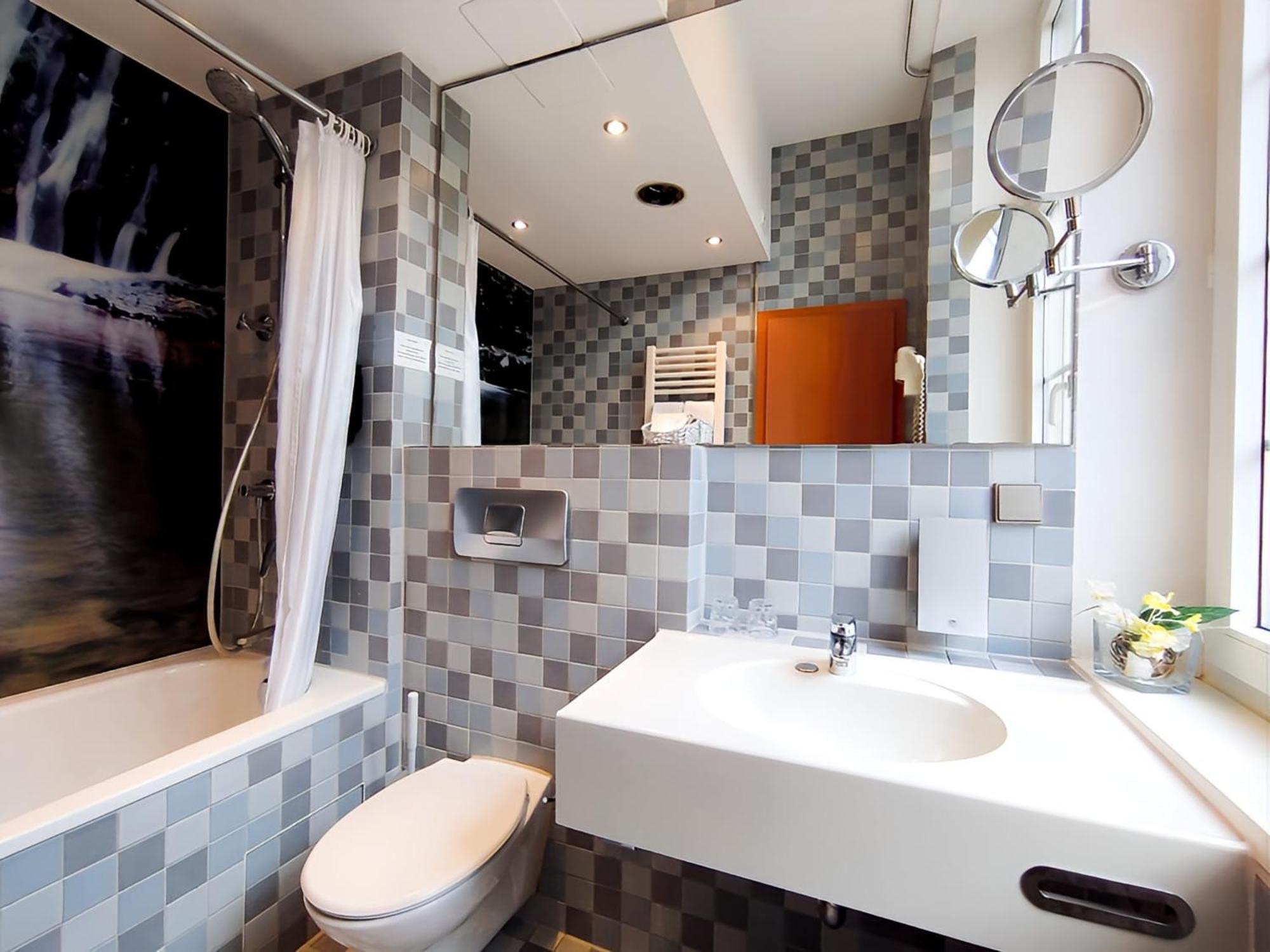 Hotel Schwert ราชตัทท์ ภายนอก รูปภาพ