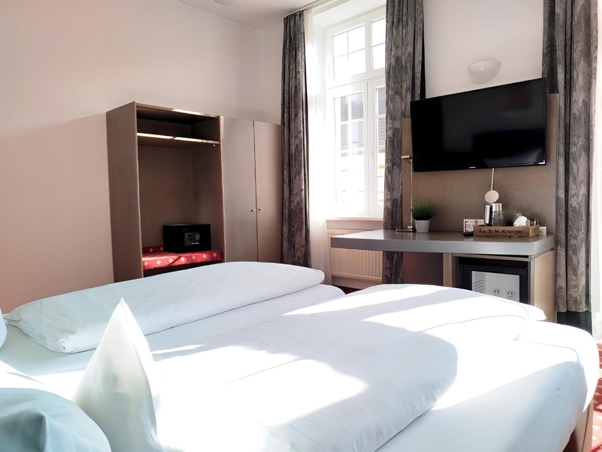 Hotel Schwert ราชตัทท์ ภายนอก รูปภาพ