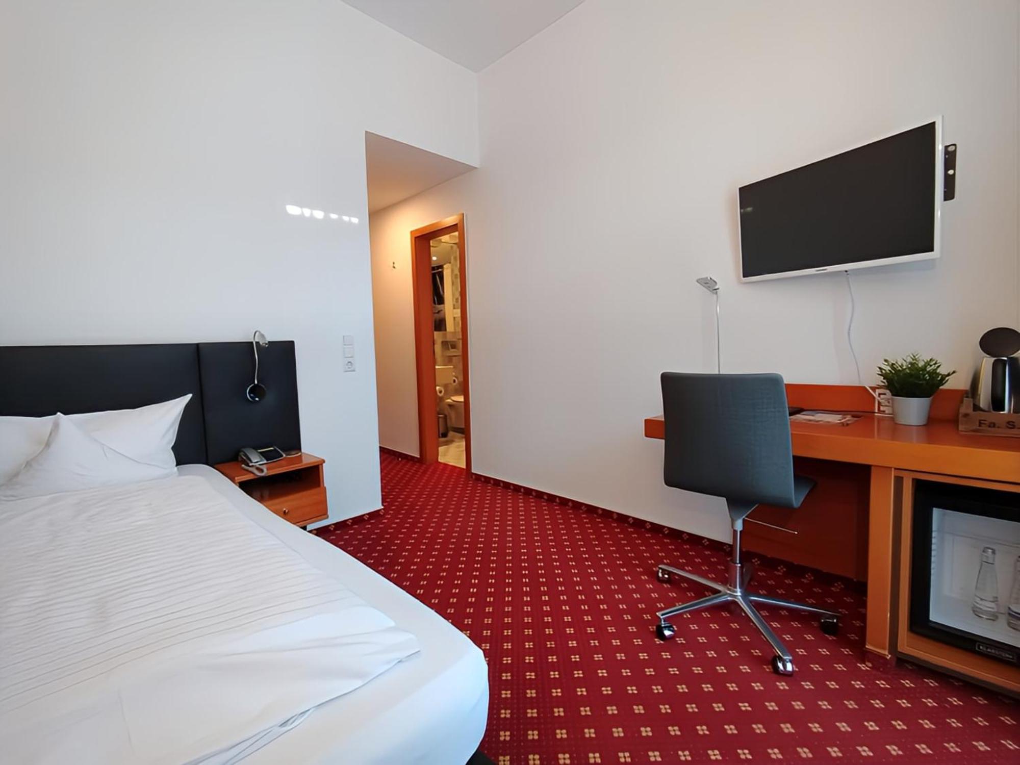 Hotel Schwert ราชตัทท์ ภายนอก รูปภาพ