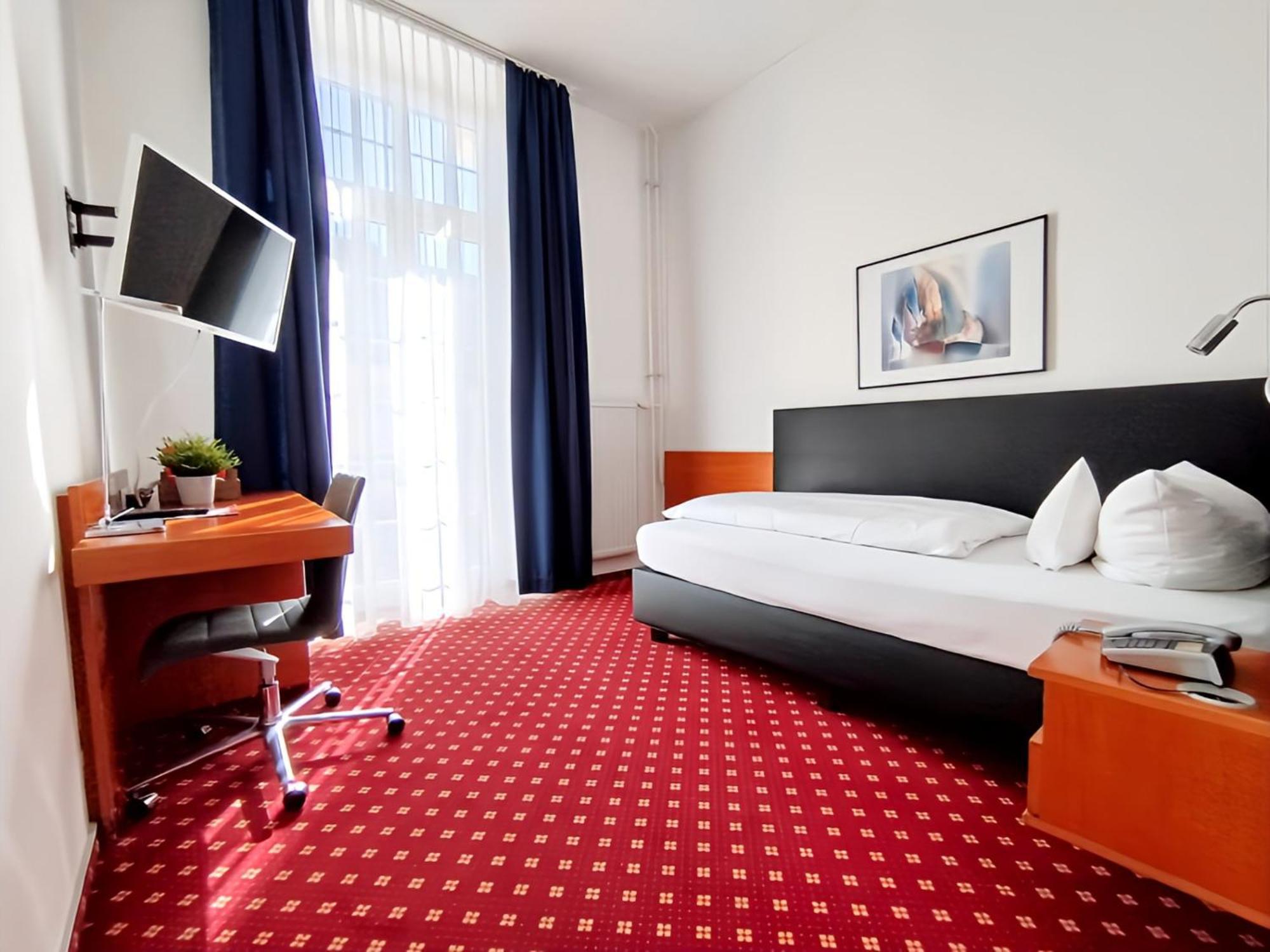 Hotel Schwert ราชตัทท์ ภายนอก รูปภาพ