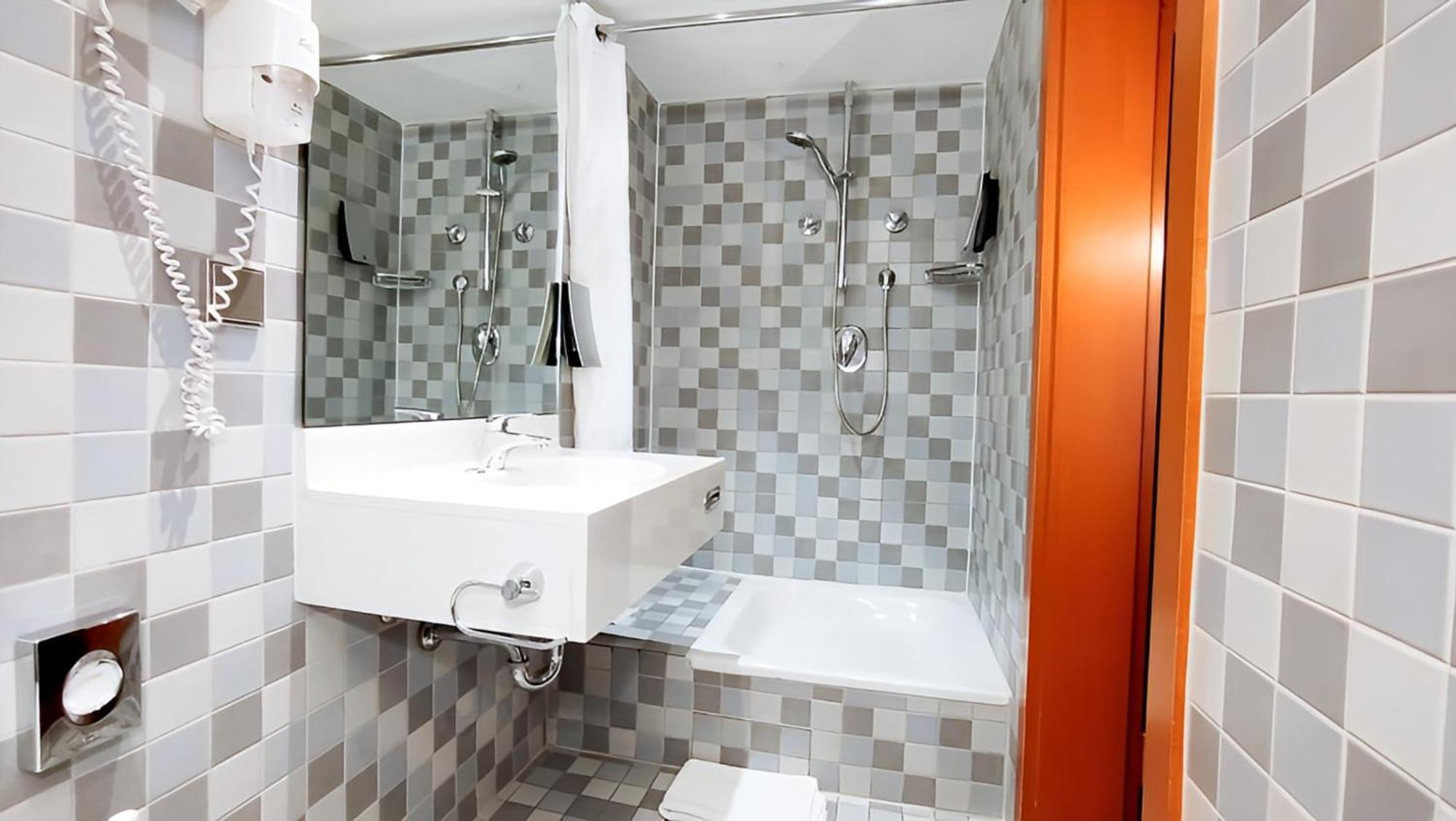 Hotel Schwert ราชตัทท์ ภายนอก รูปภาพ